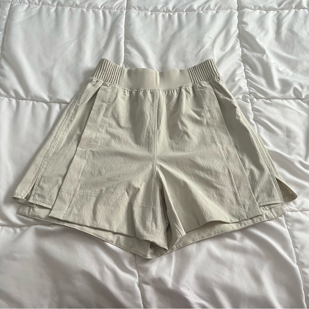 NWOT LULULEMON bone pleated high waist shorts